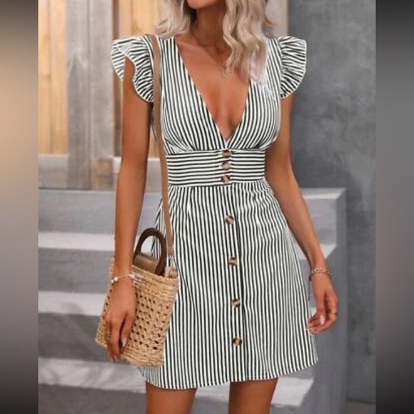 Boho green plunging V neckline button detail dress - Picture 1 of 15